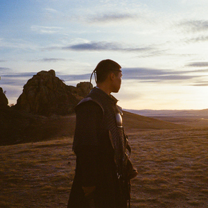 女人把脚张开门让男人插动漫
